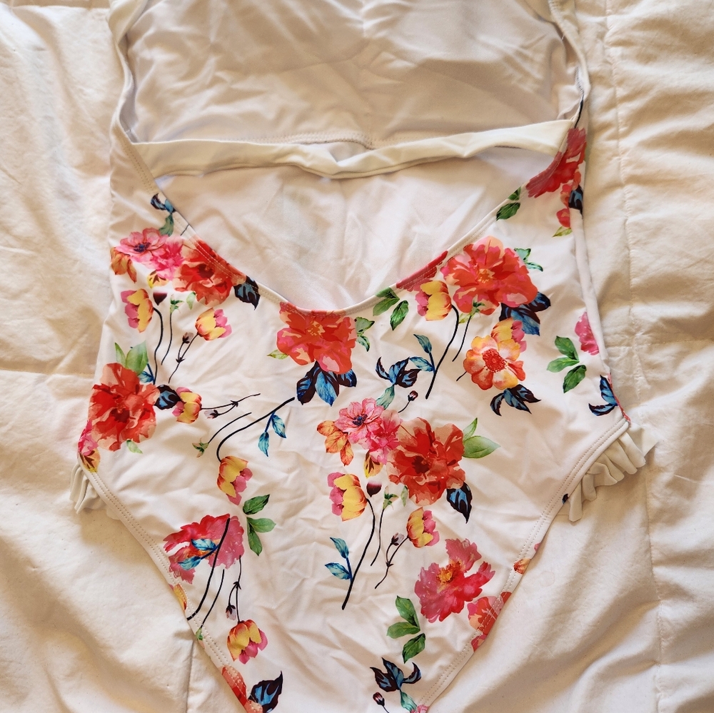 Floral Ruffle Swimsuit - Picture 6 of 8
